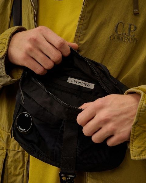 Сумка C.P. Company в темно-синьому кольорі розмір OS 20CMAC043A-005269G 888 OS фото